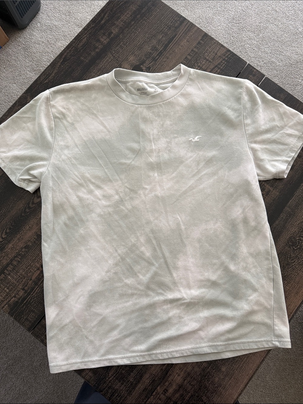 Hollister Men's Light Sage Crew Neck Short Sleeve Tee cooling! Men’s medium